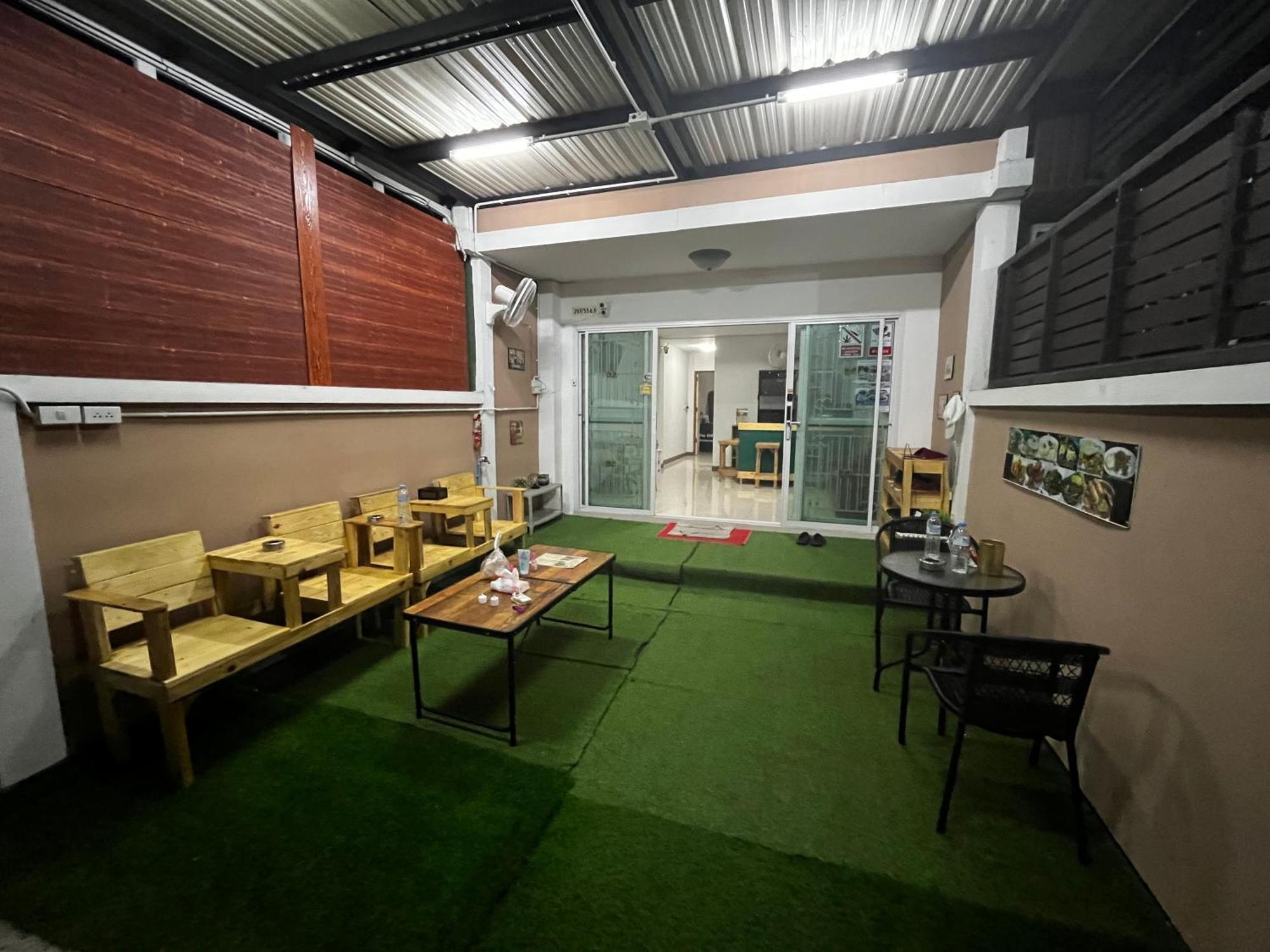 The European House Pattaya Bed & Breakfast エクステリア 写真